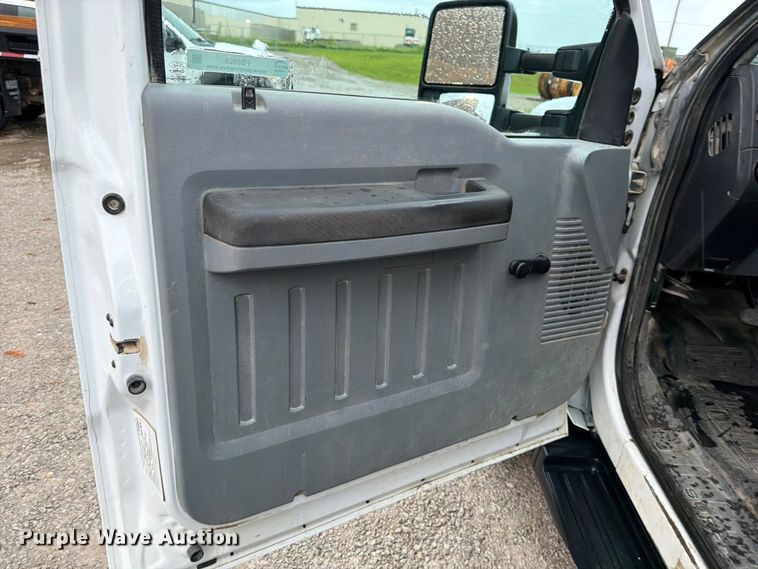 image for item FB5929 2016 Ford F550 Super Duty dump truck