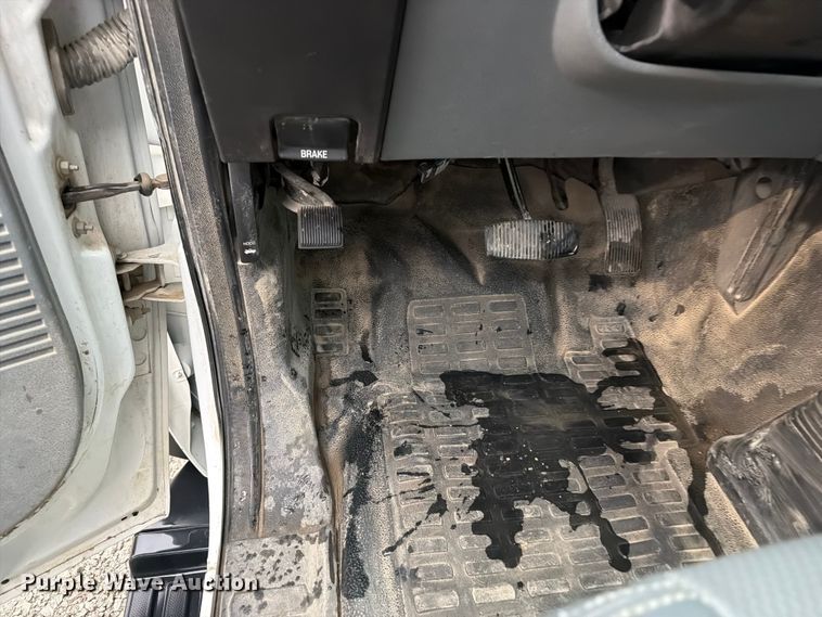 image for item FB5929 2016 Ford F550 Super Duty dump truck