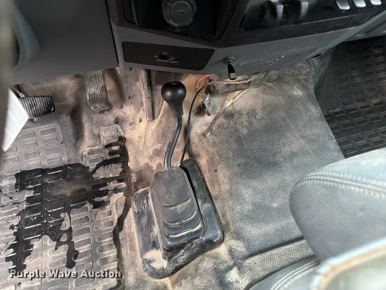 image for item FB5929 2016 Ford F550 Super Duty dump truck