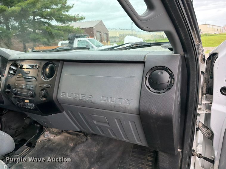 image for item FB5929 2016 Ford F550 Super Duty dump truck