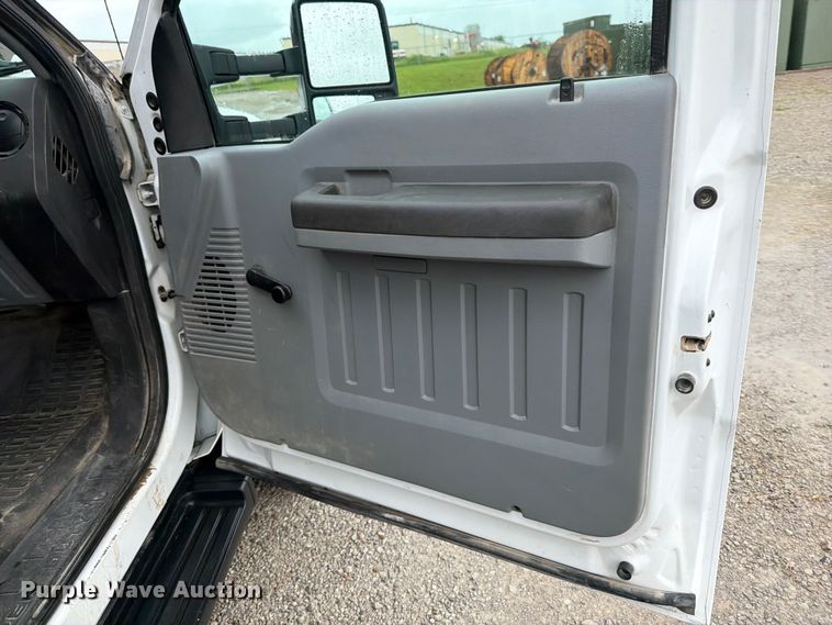 image for item FB5929 2016 Ford F550 Super Duty dump truck