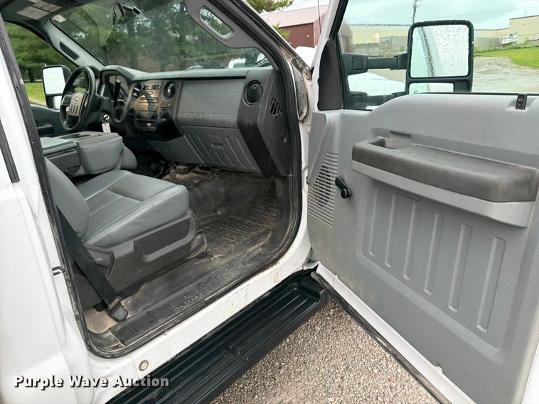 image for item FB5929 2016 Ford F550 Super Duty dump truck