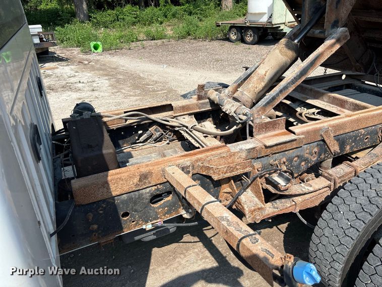 image for item FC2012 2012 Ford F450 Super Duty dump truck