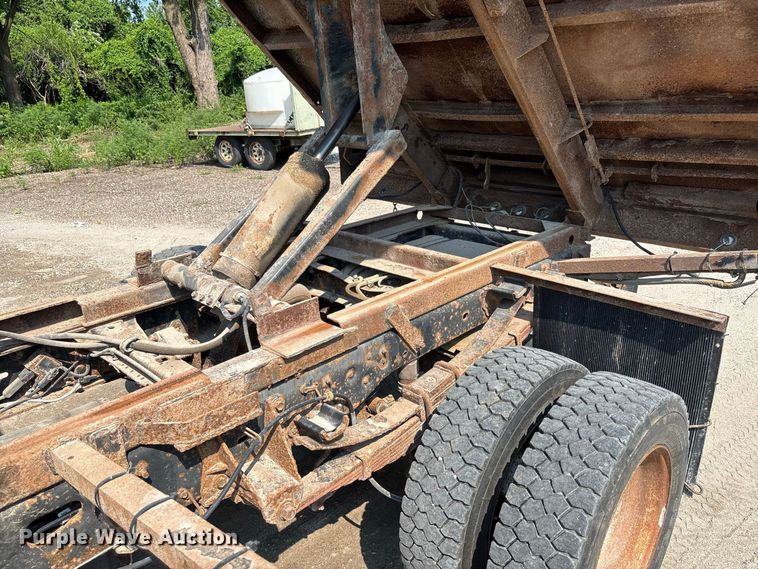 image for item FC2012 2012 Ford F450 Super Duty dump truck