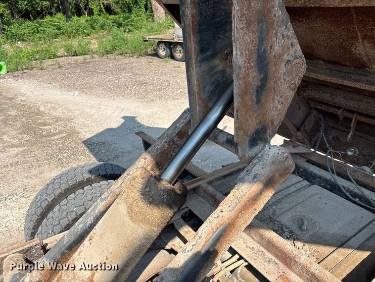 image for item FC2012 2012 Ford F450 Super Duty dump truck