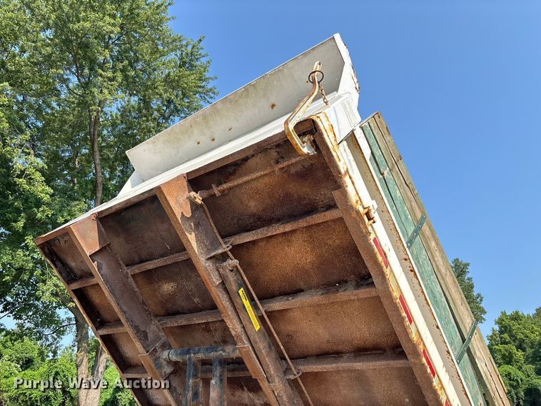image for item FC2012 2012 Ford F450 Super Duty dump truck