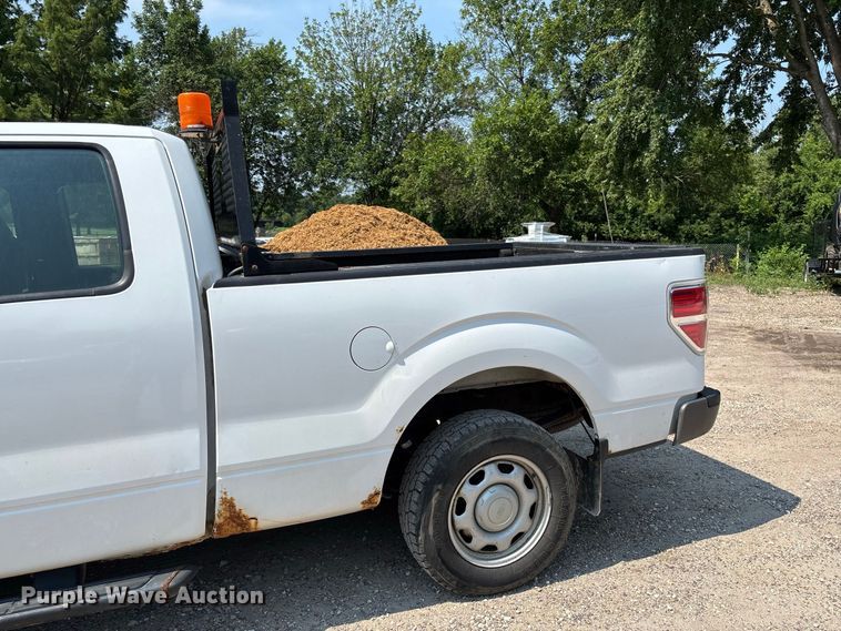 image for item FC2013 2013 Ford F-150 Ext. Cab pickup truck