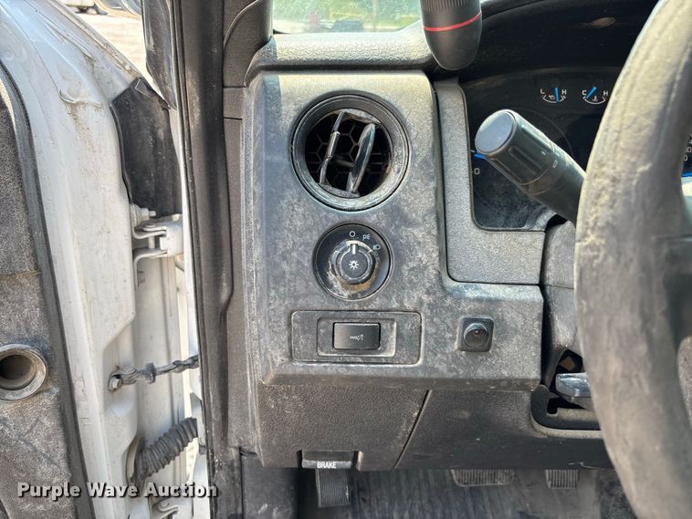 image for item FC2013 2013 Ford F-150 Ext. Cab pickup truck