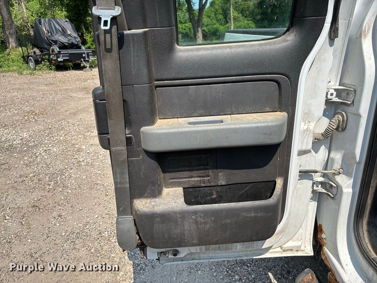 image for item FC2013 2013 Ford F-150 Ext. Cab pickup truck