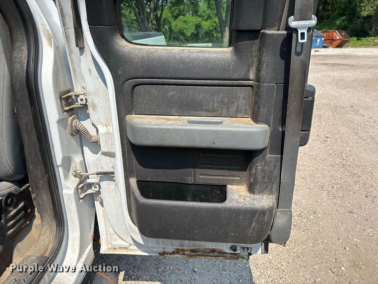image for item FC2013 2013 Ford F-150 Ext. Cab pickup truck