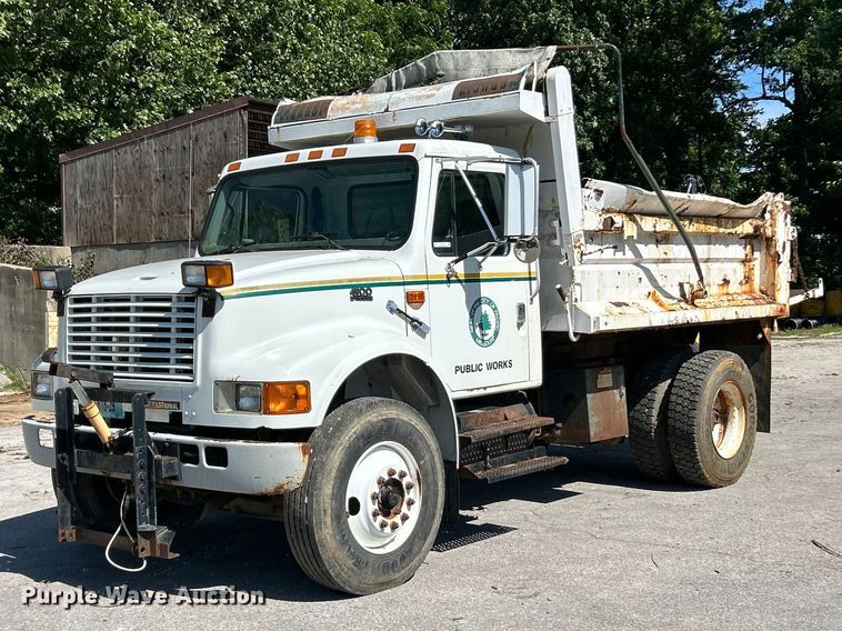 2000 International 4900 dump truck
