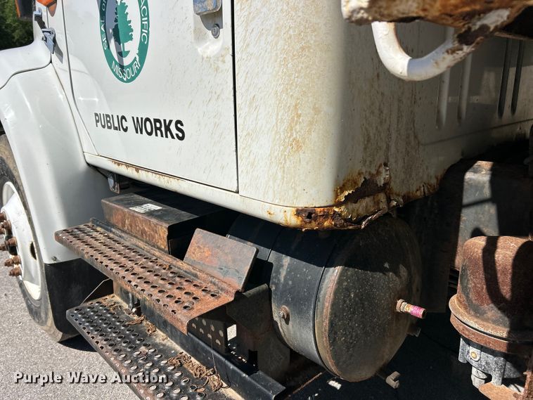 image for item FC2723 2000 International 4900 dump truck
