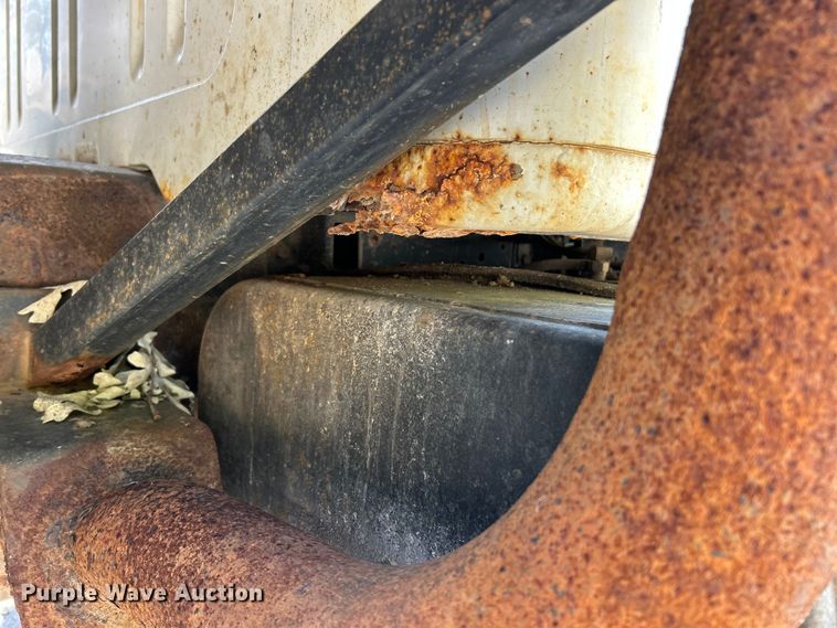 image for item FC2723 2000 International 4900 dump truck