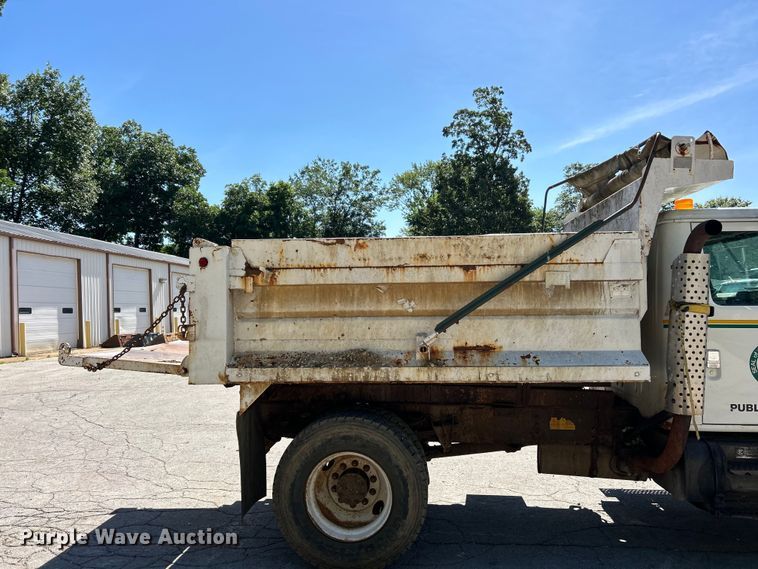 image for item FC2723 2000 International 4900 dump truck