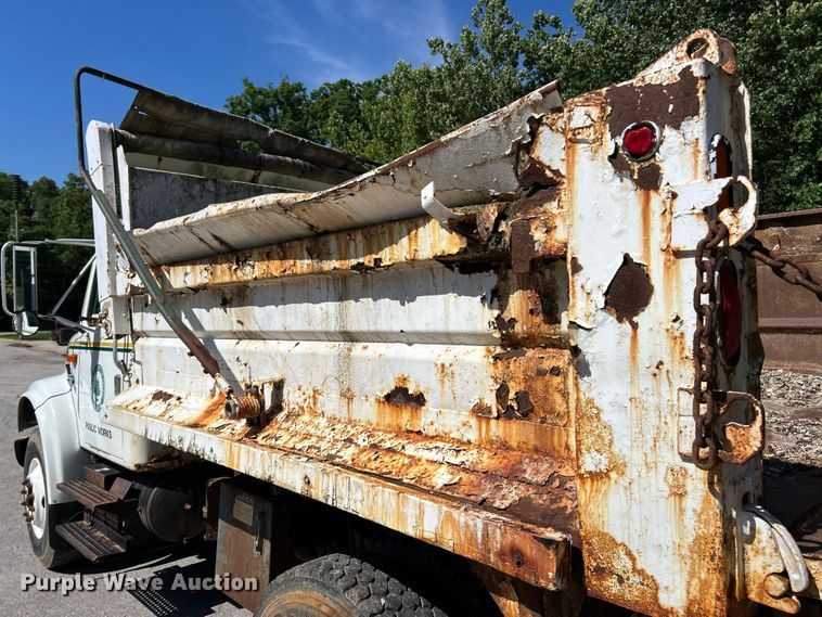 image for item FC2723 2000 International 4900 dump truck