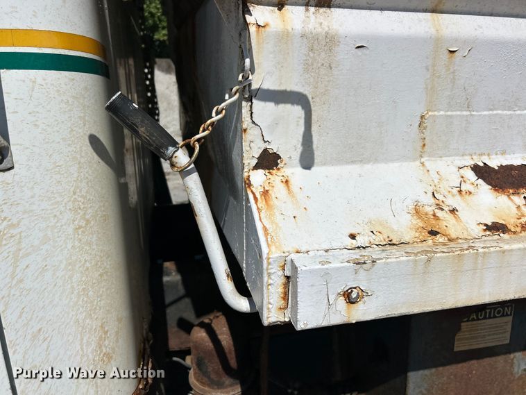 image for item FC2723 2000 International 4900 dump truck