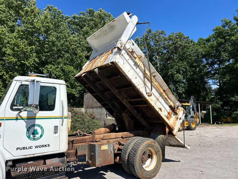 image for item FC2723 2000 International 4900 dump truck