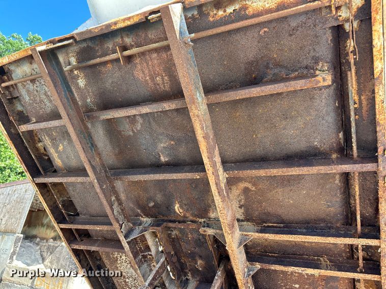 image for item FC2723 2000 International 4900 dump truck