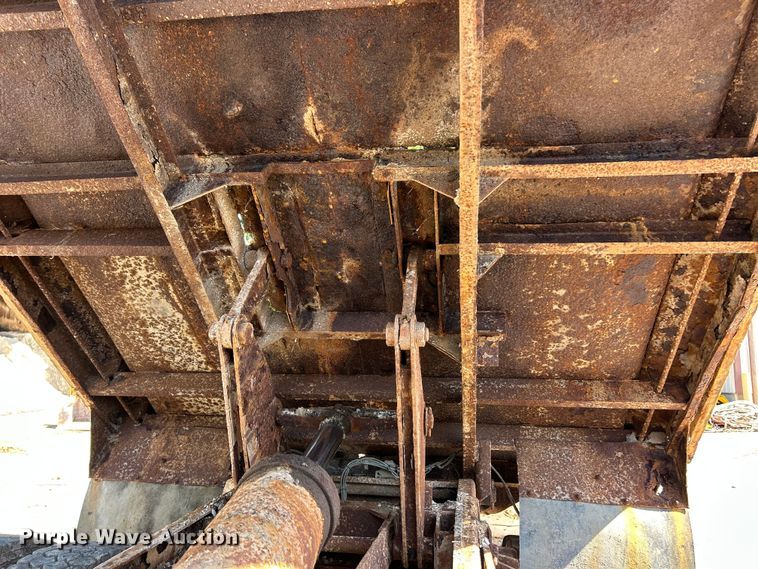 image for item FC2723 2000 International 4900 dump truck