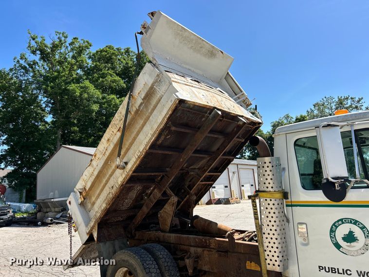 image for item FC2723 2000 International 4900 dump truck