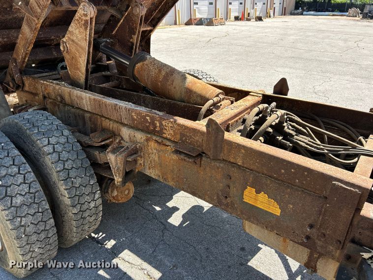 image for item FC2723 2000 International 4900 dump truck
