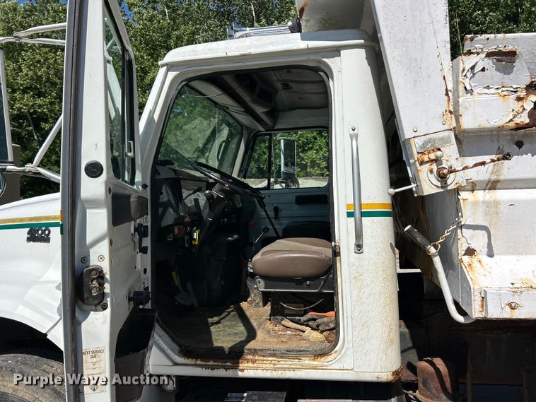 image for item FC2723 2000 International 4900 dump truck