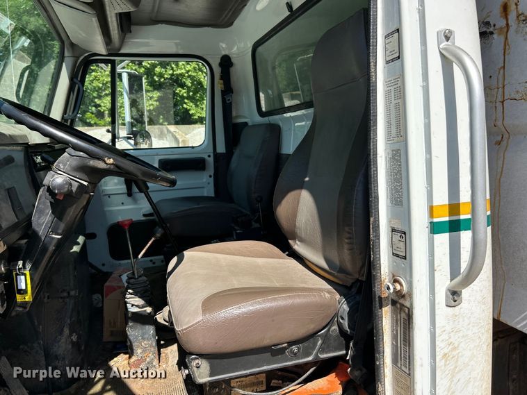 image for item FC2723 2000 International 4900 dump truck