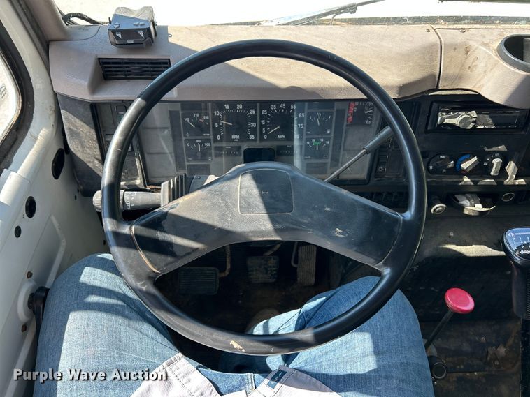 image for item FC2723 2000 International 4900 dump truck