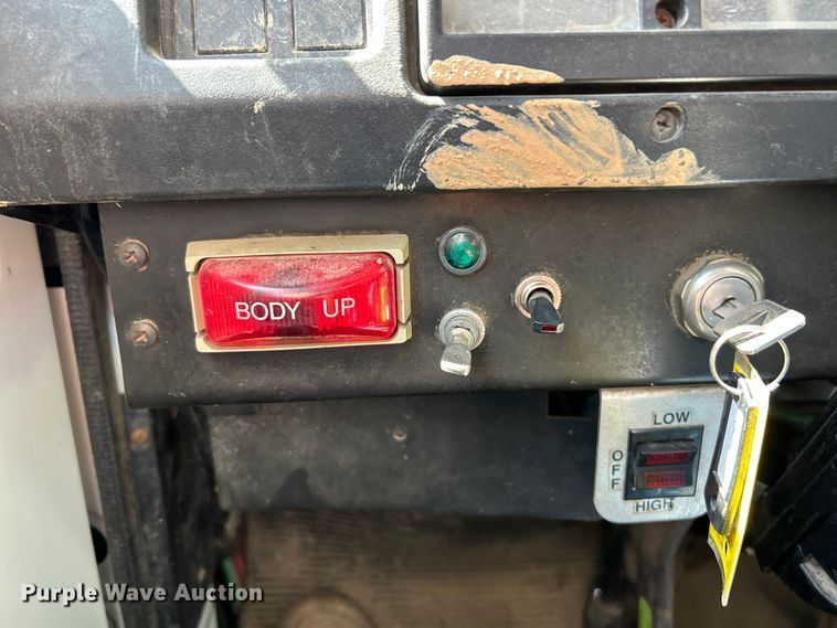 image for item FC2723 2000 International 4900 dump truck