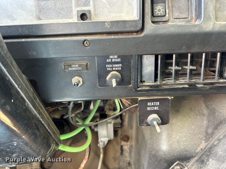 image for item FC2723 2000 International 4900 dump truck