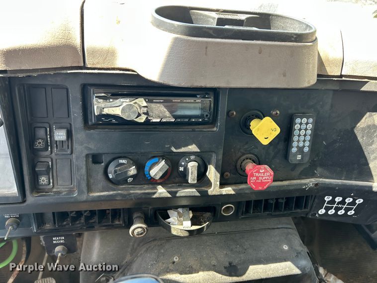 image for item FC2723 2000 International 4900 dump truck