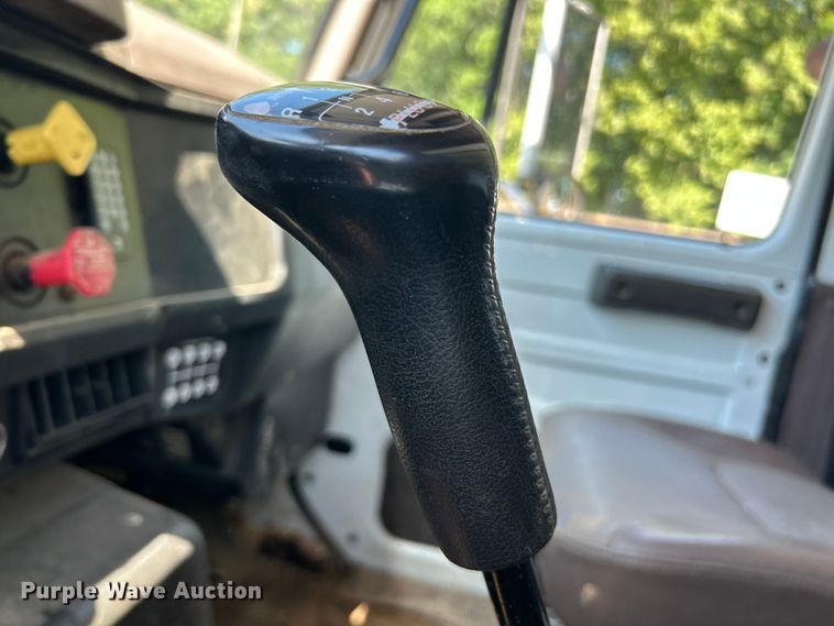 image for item FC2723 2000 International 4900 dump truck