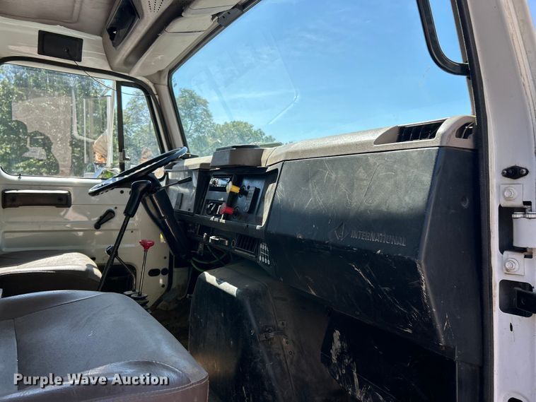 image for item FC2723 2000 International 4900 dump truck