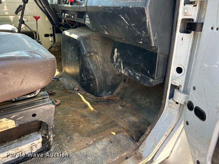 image for item FC2723 2000 International 4900 dump truck