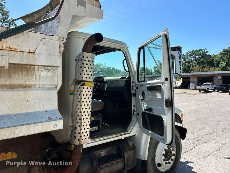 image for item FC2723 2000 International 4900 dump truck