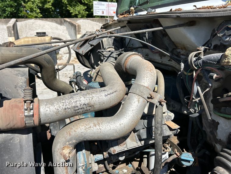image for item FC2723 2000 International 4900 dump truck