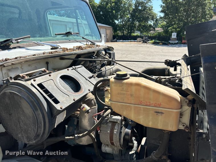 image for item FC2723 2000 International 4900 dump truck