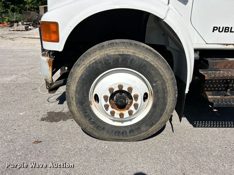 image for item FC2723 2000 International 4900 dump truck