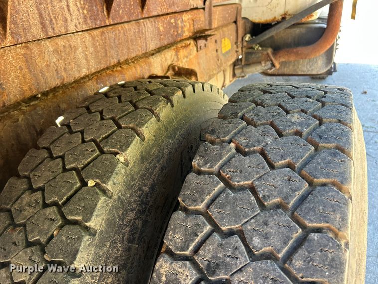 image for item FC2723 2000 International 4900 dump truck