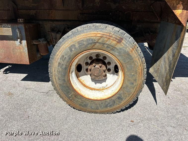 image for item FC2723 2000 International 4900 dump truck