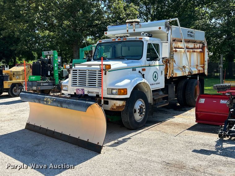2001 International 4900 dump truck
