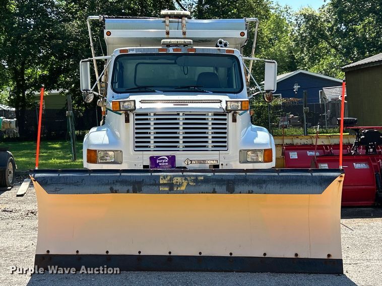 image for item FC2724 2001 International 4900 dump truck