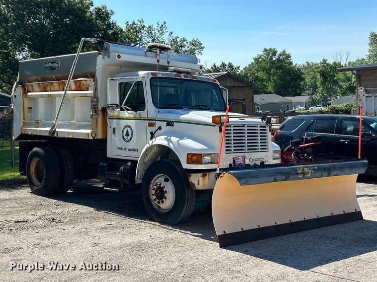 image for item FC2724 2001 International 4900 dump truck