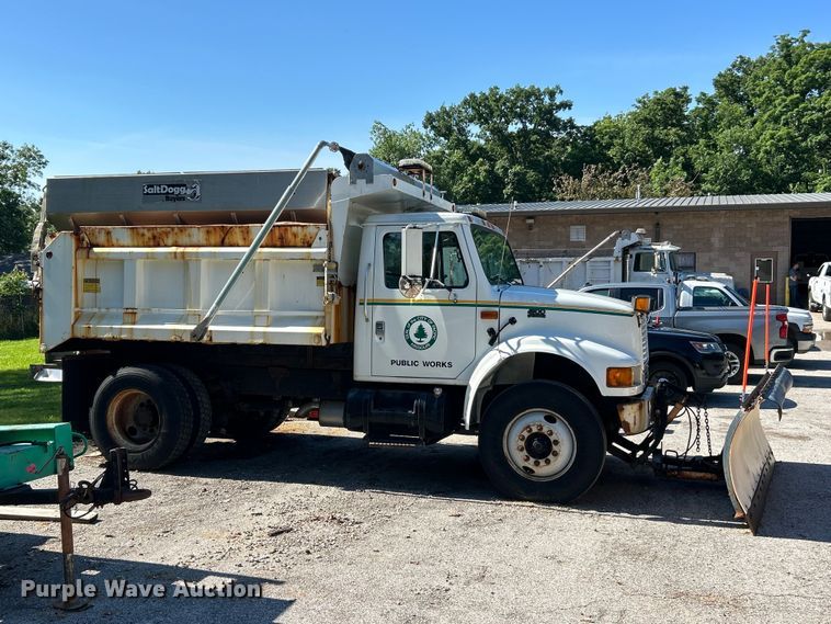 image for item FC2724 2001 International 4900 dump truck