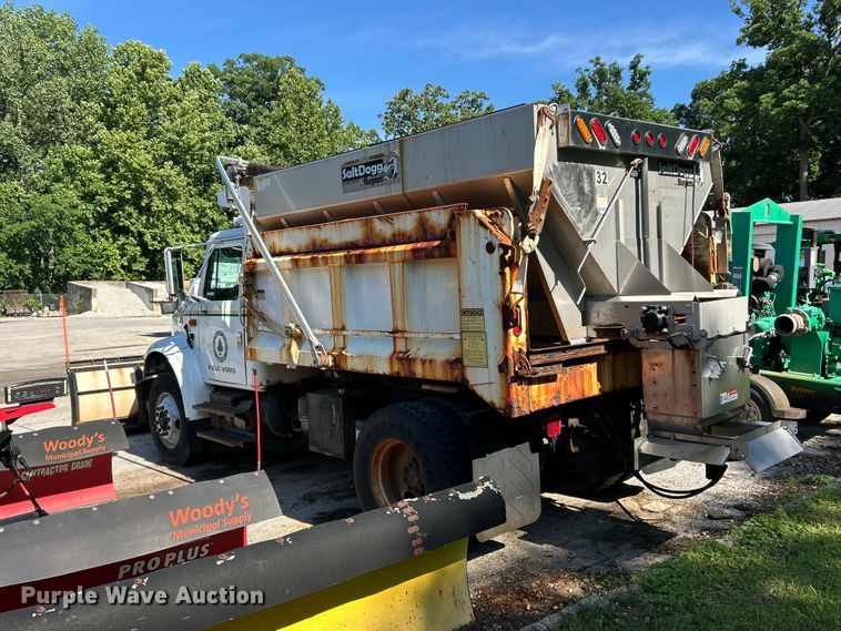 image for item FC2724 2001 International 4900 dump truck