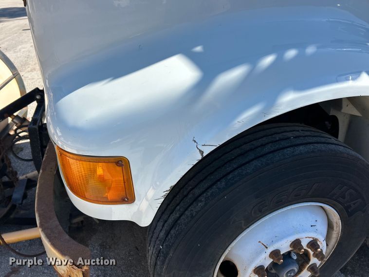 image for item FC2724 2001 International 4900 dump truck