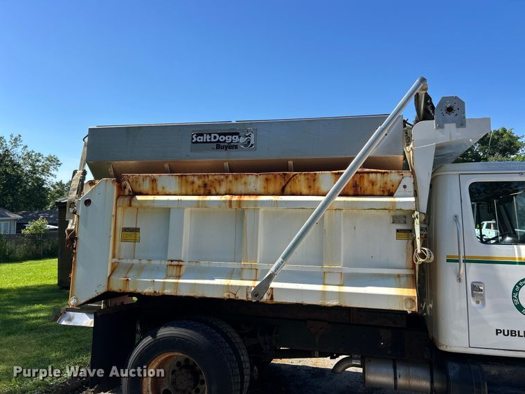 image for item FC2724 2001 International 4900 dump truck