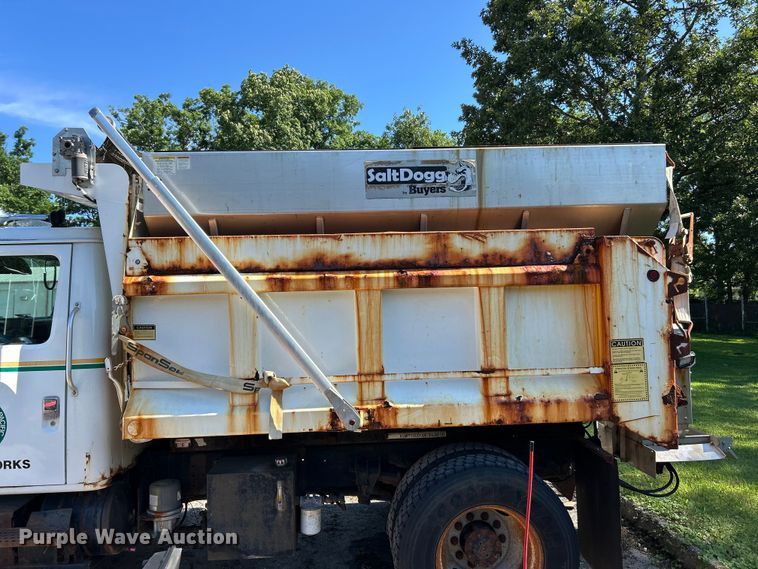 image for item FC2724 2001 International 4900 dump truck