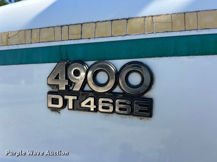 image for item FC2724 2001 International 4900 dump truck