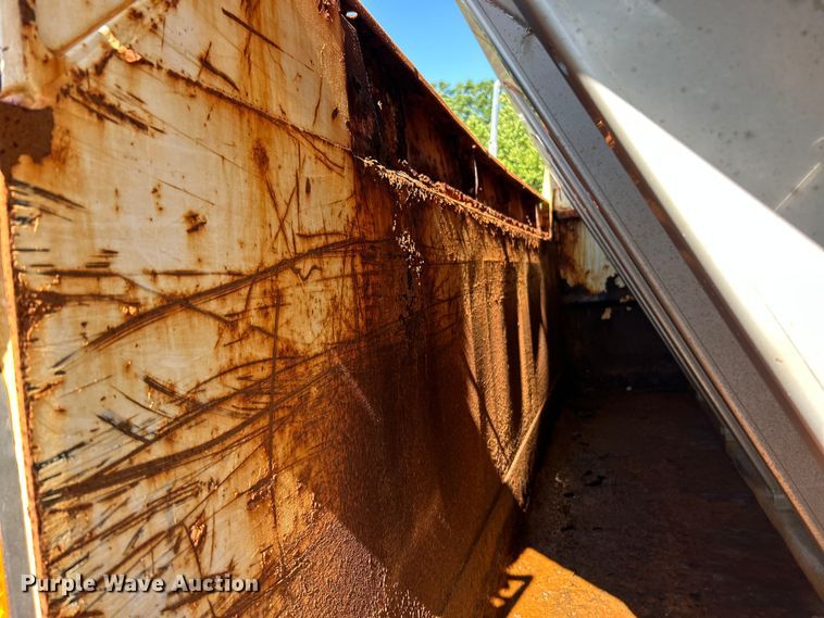 image for item FC2724 2001 International 4900 dump truck